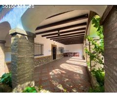 CHALET EN HINOJOS CON PARCELA Y PISCINA