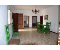 CHALET EN HINOJOS CON PARCELA Y PISCINA