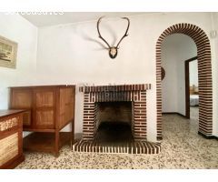 CHALET EN HINOJOS CON PARCELA Y PISCINA