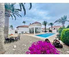 Maraviiloso chalet con piscina a  un paso de la palya
