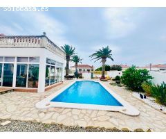 Maraviiloso chalet con piscina a  un paso de la palya
