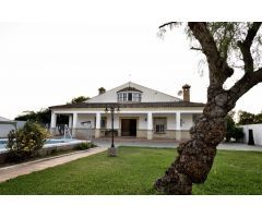ALSOL VENDE Exclusivo chalet independiente con piscina en parcela de 3.000 m²