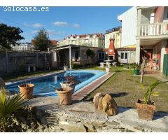 En venta gran casa en Ares con piscina.