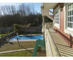 En venta gran casa en Ares con piscina.