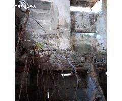 Gran finca con varias edificaciones para rehabilitar.