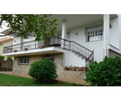 EN VENTA ESTUPENDO CHALET EN CASCO URBANO, ARES.