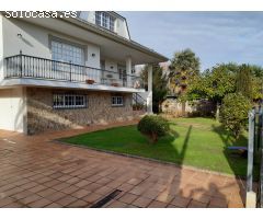 EN VENTA ESTUPENDO CHALET EN CASCO URBANO, ARES.