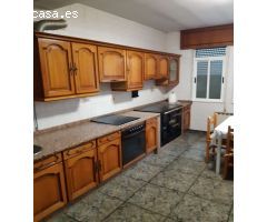 En venta gran casa con finca en Pontedeume.