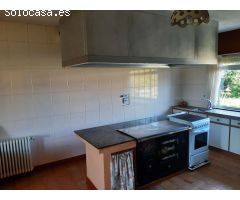 En venta gran casa y finca en A Capela.