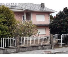 En venta gran casa y finca en A Capela.