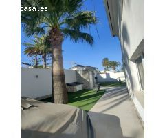 Espectacular villa de lujo con piscina privada en La Zenia, Orihuela Costa
