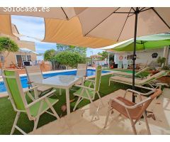 Se vende espectacular chalet con piscina privada en Torrevieja