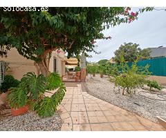 Se vende espectacular chalet con piscina privada en Torrevieja