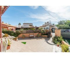Chalet pareado en Punta Prima (Orihuela costa)