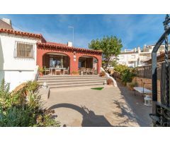 Chalet pareado en Punta Prima (Orihuela costa)