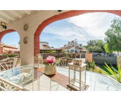 Chalet pareado en Punta Prima (Orihuela costa)