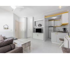 Acogedor chalet adosado en Los Altos, Torrevieja, con solárium privado y excelentes vistas al mar