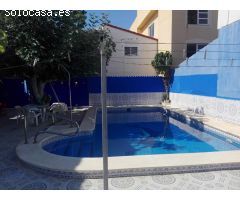 CHALET DE 5 DORMITORIOS CON PISCINA PRIVADA A 400 METROS DE LA PLAYA - ZONA PUNTAPRIMA -