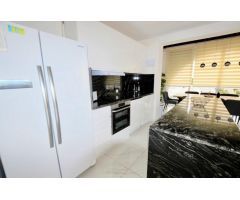 Exclusiva villa independiente con múltiples espacios privados en Blue Lagoon, Villamartín