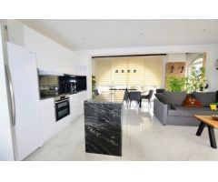 Exclusiva villa independiente con múltiples espacios privados en Blue Lagoon, Villamartín