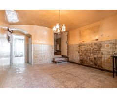 Casa unifamiliar con patio en pleno centro de Castellar del Vallés.!!!