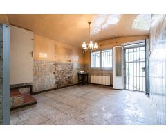 Casa unifamiliar con patio en pleno centro de Castellar del Vallés.!!!
