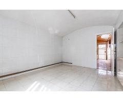Casa unifamiliar con patio en pleno centro de Castellar del Vallés.!!!