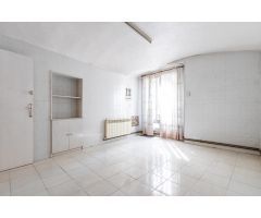 Casa unifamiliar con patio en pleno centro de Castellar del Vallés.!!!