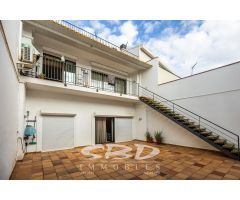 ESPECTACULAR CASA SEÑORIAL CON MÁS DE 8M DE FACHADA EN EL CORAZÓN DE LA CIUDAD !!!