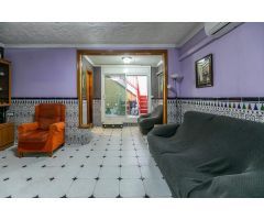 JUNTO AVENIDA MATADEPERA!!  CASA EN PLANTA BAJA