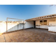CASA CON GARATJE Y TERRAZA EN EL CENTRO DE SANT  LLORENÇ SAVALL!!