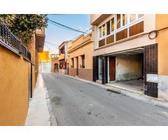 CASA CON GARATJE Y TERRAZA EN EL CENTRO DE SANT  LLORENÇ SAVALL!!