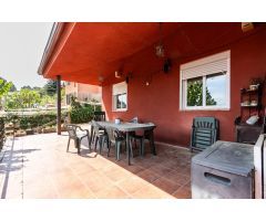 CASA TODO EN PLANTA BAJA CON JARDÍN!!