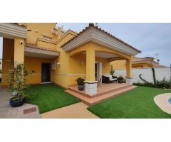 Chalet independiente estilo mediterráneo en La Regia con todas las comodidades