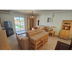 Chalet independiente estilo mediterráneo en La Regia con todas las comodidades