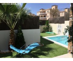 Precioso chalet con piscina privada en Las Lomas de Cabo Roig.