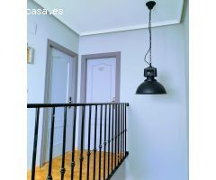 Precioso bungalow de 2 plantas con piscina comunitaria