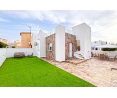 TOTALMENTE REFORMADO! CHALET SEMI-INDEPENDIENTE EN ORIHUELA COSTA