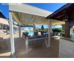 Villa independiente con piscina privada en primera línea del Golf