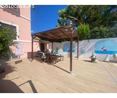 Villa independiente con piscina privada en primera línea del Golf