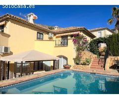 FABULOSA VILLA DE LUJO EN GOLF BAHIA CON 4 HABITACIONES Y UNA GRAN PARCELA ORIENTADA AL SUR