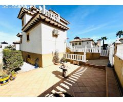 Villa independiente con piscina privada en Villamartin Golf