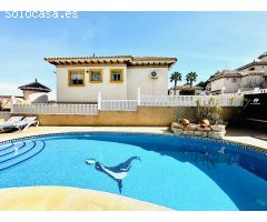 Villa independiente con piscina privada en Villamartin Golf