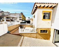 Villa independiente con piscina privada en Villamartin Golf