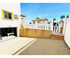 Villa independiente con piscina privada en Villamartin Golf