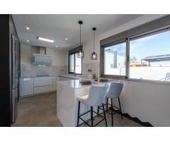 ???? ¡Oportunidad única en Bigastro! Villa pareada con piscina privada en Sector D6
