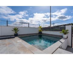 ???? ¡Oportunidad única en Bigastro! Villa pareada con piscina privada en Sector D6