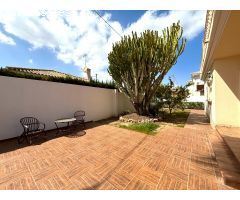 Impresionante Villa Reformada en una Ubicación Privilegiada de Cabo Roig – A Solo 400 Metros de la P