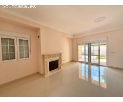 Impresionante Villa Reformada en una Ubicación Privilegiada de Cabo Roig – A Solo 400 Metros de la P