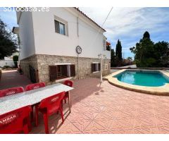 CHALET INDEPENDIENTE CON APARTAMENTO Y PISCINA PRIVADA.